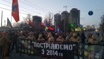 "Постреливаем с 2014-го". Возле Минобороны начался Марш добровольцев. Фото