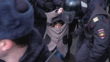 Участники пикетов у ФСБ заявляют об избиениях в полиции