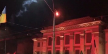 На Украине в ходе празднования Дня добровольца чуть не сожгли российское посольство