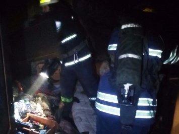 В Никополе во время тушения пожара спасли 2-х человек
