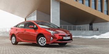 Toyota отравит на сервис гибриды Prius в России