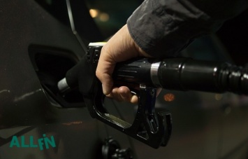За выходные упали цены на бензин и дизтопливо