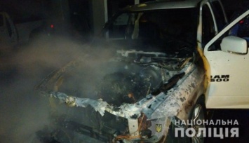 На проспекте Науки сгорели два внедорожника: полиция проводит расследование