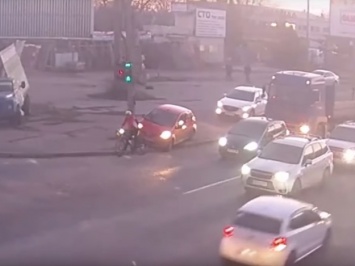 Одесского автолюбителя, который ездит по тротуарам, нашли и оштрафовали