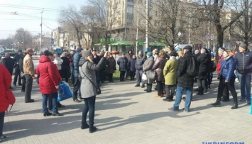 В Запорожье митингуют из-за запрета торговли во время карантина