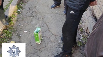 Полицейские Кривого Рога изъяли пачку "сока" с наркотической начинкой