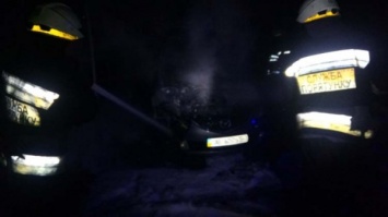 Ночью в Слобожанском пылали пять припаркованных автомобилей