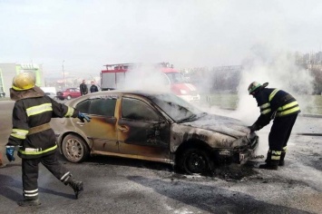 Под Днепром мужчина получил ожоги когда пытался спасти свое авто, - ФОТО