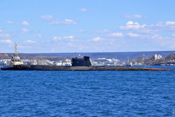 Оккупанты продолжают перемещать захваченные украинские корабли в Инженерную бухту