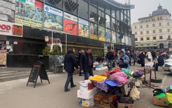 В Киеве торговые точки у метро не закрылись