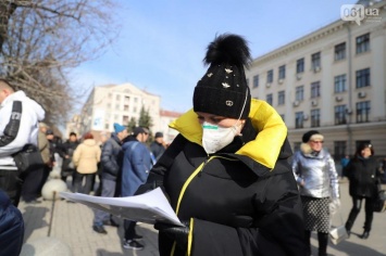 В Запорожье продавцы вышли на протест против закрытия рынков из-за коронавируса (фото)