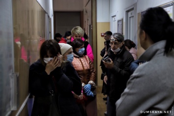 В коммунальных аптеках Одессы - очереди за подорожавшими в 25 раз масками