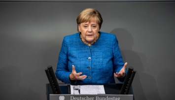 Меркель назвала коронавирус самым сложным вызовом со времен Второй мировой