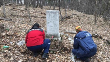 Крымские спасатели благоустроили лесную могилу партизана Глобина