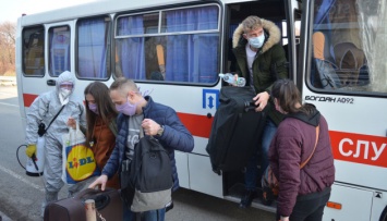 Спасатели перевезли через границу более 1200 украинцев, которые застряли в Польше