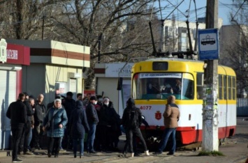 Бунт в Одессе из-за карантина: выбитые стекла и угрозы водителям. ФОТО