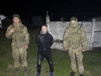 Пограничники задержали "водолаза", который переправлял медицинские маски по реке в Румынию