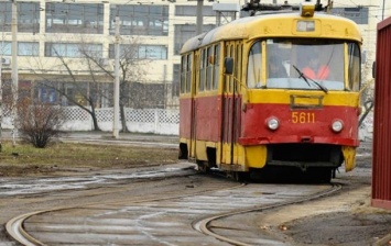 В Николаеве пенсионеры избили водителя за непропуск в трамвай