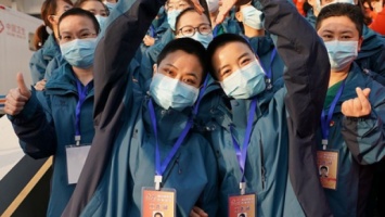 Бригады китайских медиков покидают Ухань