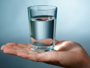 Питье воды улучшает способность организма бороться с коронавирусом