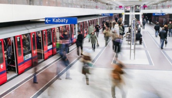 Варшава решила не останавливать метро