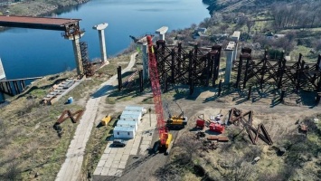 В районе запорожских мостов идут работы по подготовке площадки под завод по производству бетонной смести, - ФОТО