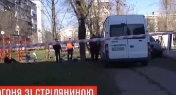 В Киеве произошла погоня со стрельбой: в машине нашли кучу денег (видео)
