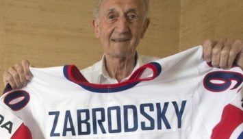 В возрасте 97 лет умер двукратный чемпион мира по хоккею Владимир Забродский