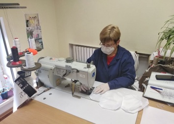 Котовская фабрика приостановила выпуск мебели ради шитья масок