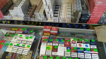 В Никополе "накрыли" два магазина с нелегальными сигаретами и суррогатным алкоголем