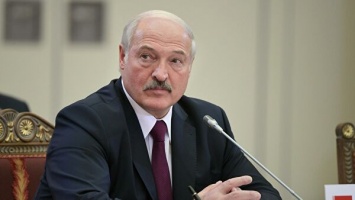 Лукашенко пригрозил белоруссам, выезжающим за границу, что закроет им въезд обратно в страну