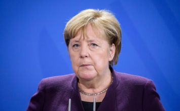 Меркель без маски пришла в супермаркет за вином и туалетной бумагой: фото