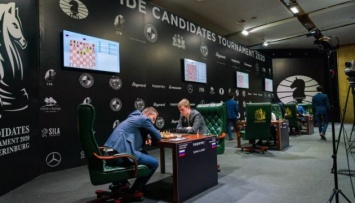 Претенденты на мировую шахматную корону сыграли партии пятого тура