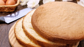 Бюджетные и вкусные рецепты: как приготовить бисквит в домашних условиях