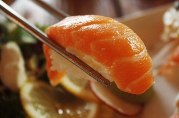 Ученые объяснили, почему нельзя есть суши