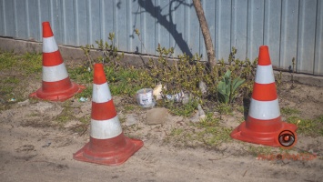 В Днепре активист нашел вероятную взрывчатку на заборе собственного дома