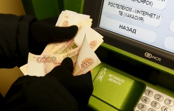 ЦБ призвал ограничить выдачу и прием наличных в банкоматах из-за COVID