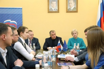 В Крыму открылся волонтерский центр «Единой России» и ОНФ