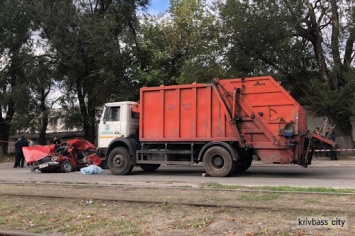 Криворожский исполком дал разрешение КП на отчуждение мусоровозов, самосвалов и бульдозера, - ДОКУМЕНТ
