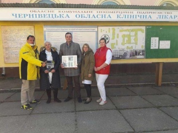 Черновицкая больница получила грамоту за первого в Украине пациента, который выздоровел от коронавируса (фото)