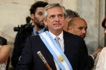 Президент Аргентины освободил «зубную фею» от карантина