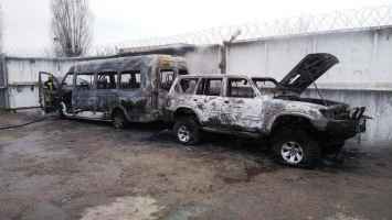 В Запорожье в результате пожара в сгорели два авто в гараже, а в Мелитополе - микроавтобус и Mitsubishi Pajero