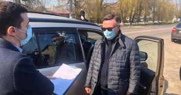 В медицинской маске: полиция задержала министра времен Януковича по подозрению в убийстве