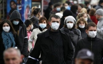 Не верят в коронавирус и пытаются срывать с прохожих маски: в Херсоне на людей набрасываются неадекваты
