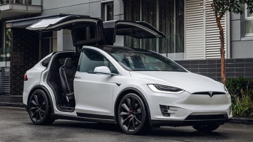 Подержанные автомобили Tesla лишили автопилота