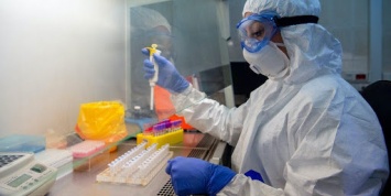 В инфекционной больнице Кривого Рога двое людей ожидают результаты лаборатории на коронавирус