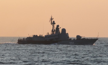 Ракетный катер РФ вторгся в морскую зону Украины (фото, видео)