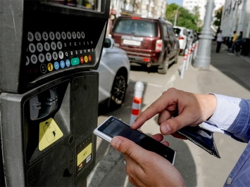 Власти Москвы рекомендовали водителям дистанционно платить за парковку