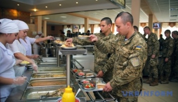 Минобороны уверяет, что срыва питания в армии не будет