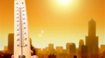 Синоптики порадовали украинцев прогнозом на лето: в июне ливни, в августе ураганы и все время жара